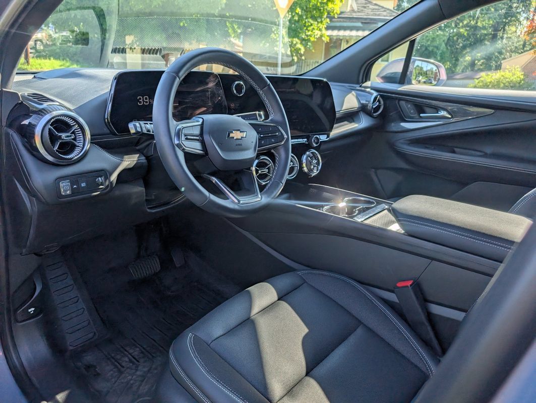 Used 2024 Chevrolet Blazer EV LT AWD/4WD image 31