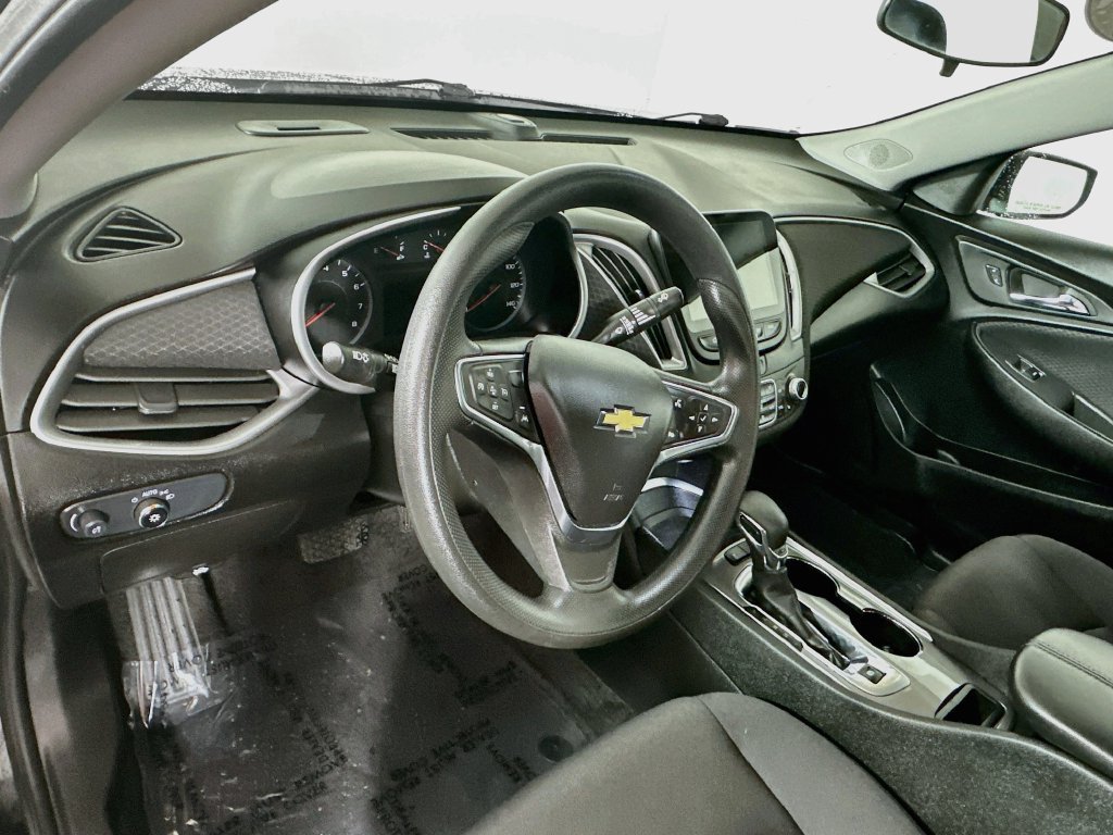 Used 2025 Chevrolet Malibu LT FWD image 17