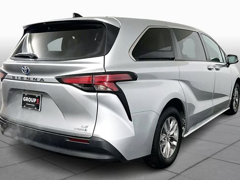 Used 2022 Toyota Sienna LE image 12
