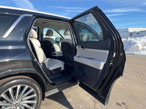 Used 2023 Hyundai Palisade Calligraphy image 23