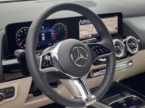 New 2025 Mercedes-Benz GLA 250 image 3