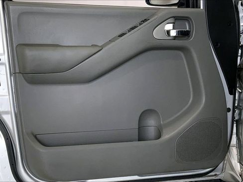 Used 2013 Nissan Frontier SV AWD/4WD image 25