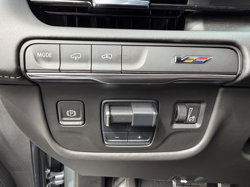 Used 2024 Cadillac Escalade V w/ LPO, ONYX Package AWD/4WD image 15