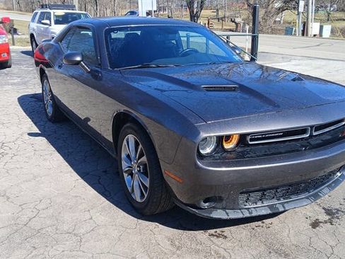 Used 2021 Dodge Challenger SXT image 4