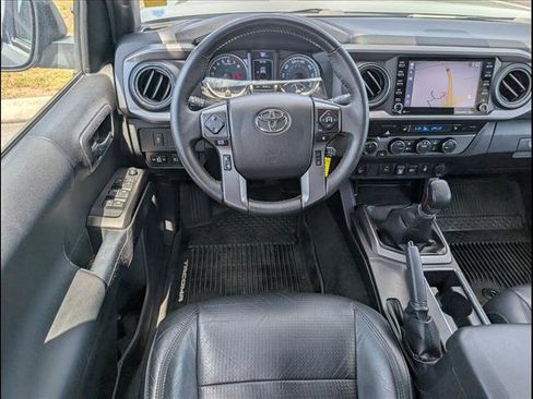 Used 2021 Toyota Tacoma TRD Off-Road w/ TRD Premium Off Road Package AWD/4WD image 8