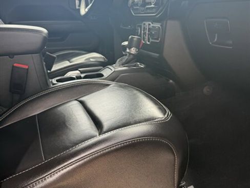 Used 2023 Jeep Wrangler Unlimited Sahara AWD/4WD image 38