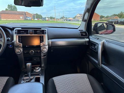 Used 2022 Toyota 4Runner SR5 AWD/4WD image 22