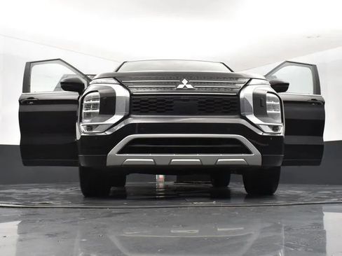 Used 2024 Mitsubishi Outlander Ralliart image 11