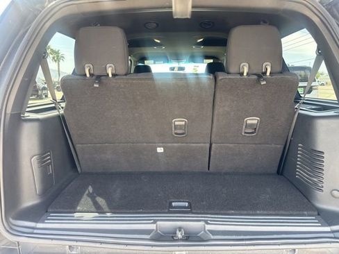 Used 2017 Ford Expedition XLT AWD/4WD image 5