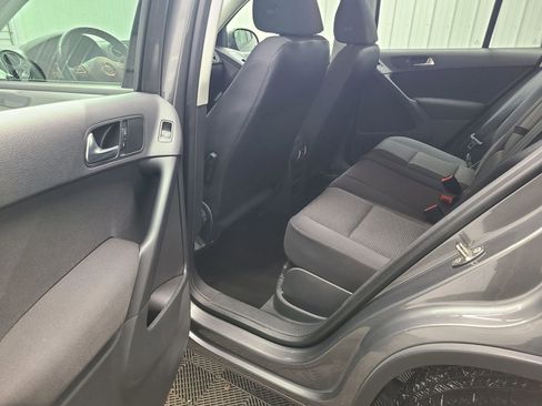 Used 2014 Volkswagen Tiguan S image 36