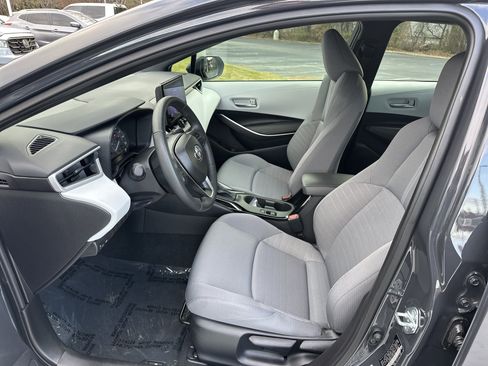 Used 2025 Toyota Corolla SE image 16