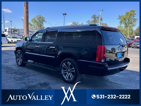 Used 2011 Cadillac Escalade ESV Premium image 5