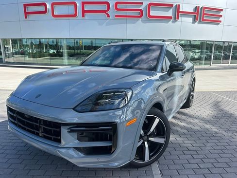 Certified 2025 Porsche Cayenne Turbo AWD/4WD image 1