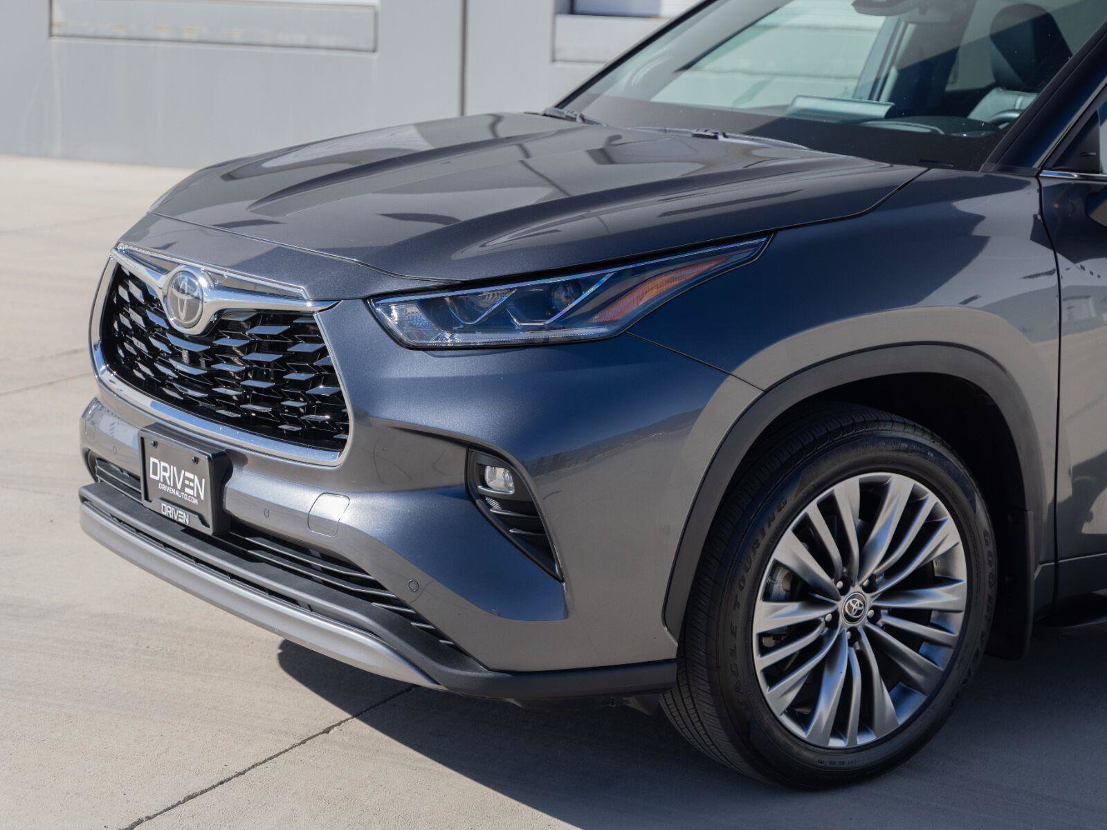Used 2022 Toyota Highlander Platinum AWD/4WD image 14