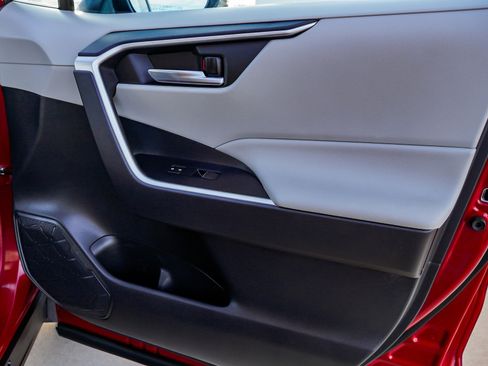 Certified 2021 Toyota RAV4 XLE Premium image 29