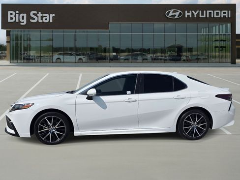 Used 2023 Toyota Camry SE w/ Convenience Package AWD/4WD image 2
