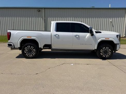 Used 2024 GMC Sierra 2500 Denali Ultimate w/ Max Trailering Package AWD/4WD image 2