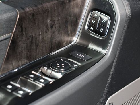 Used 2023 Ford F250 Lariat w/ Black Appearance Package image 17