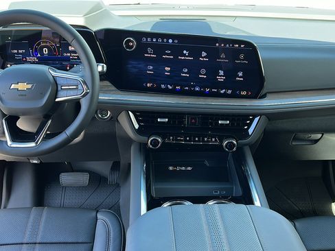 New 2025 Chevrolet Suburban High Country image 19