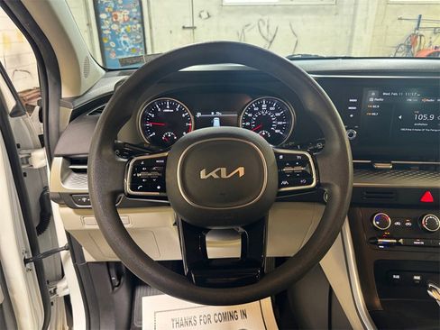 Used 2023 Kia Carnival LX image 15