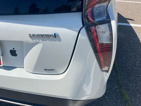 Certified 2016 Toyota Prius Two FWD image 8
