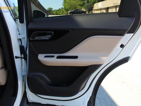 Used 2017 Jaguar F-PACE Prestige image 42