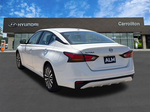 Used 2025 Nissan Altima 2.5 SV FWD image 7