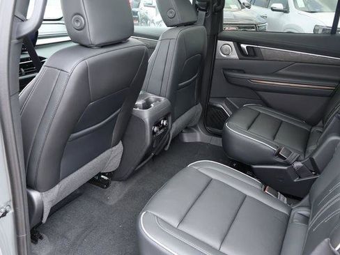 New 2026 Buick Enclave Avenir AWD/4WD image 13