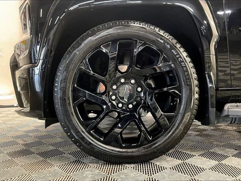 Used 2024 Chevrolet Silverado EV RST AWD/4WD image 8