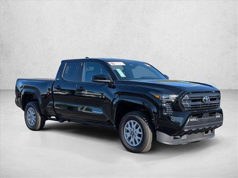 Certified 2025 Toyota Tacoma SR5 AWD/4WD image 3