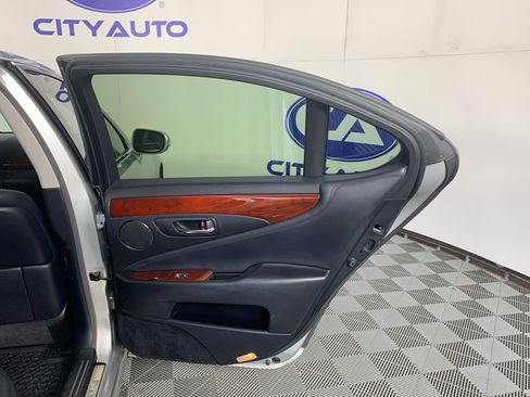 Used 2012 Lexus LS 460 w/ Comfort Pkg image 38