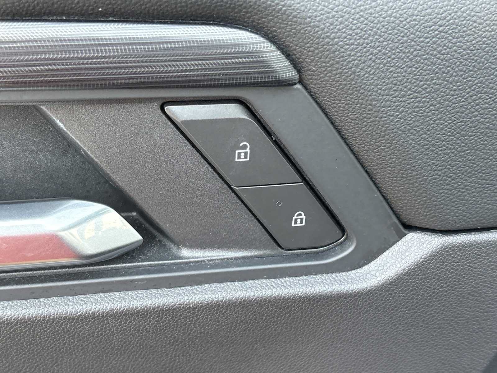 Used 2025 GMC Acadia Elevation w/ Elevation Premium Package FWD image 15