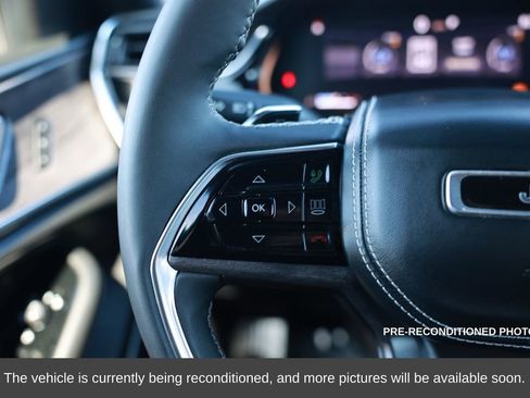 Used 2023 Jeep Grand Cherokee Overland image 21