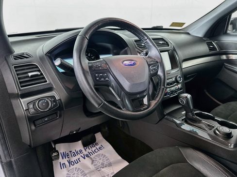 Used 2018 Ford Explorer XLT w/ XLT Appearance Package AWD/4WD image 9