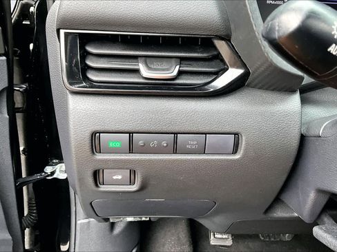 Certified 2024 Nissan Sentra SV image 33