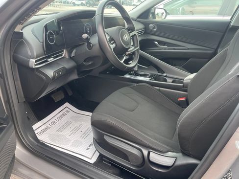 Used 2025 Hyundai Elantra SEL FWD image 6