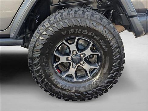 Used 2018 Jeep Wrangler Unlimited Rubicon w/ Cold Weather Group image 23