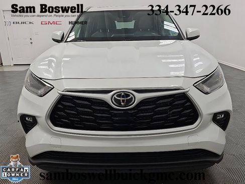 Used 2022 Toyota Highlander XLE FWD image 3