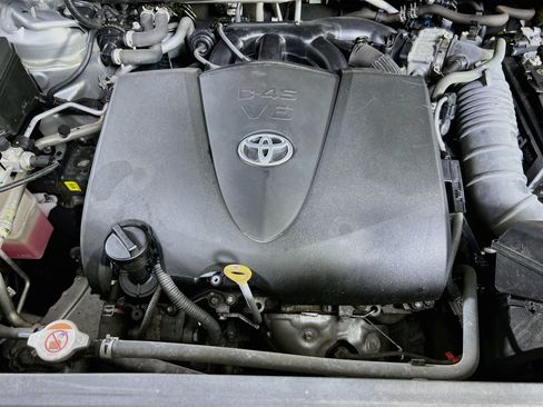 Used 2022 Toyota Highlander XLE AWD/4WD image 30