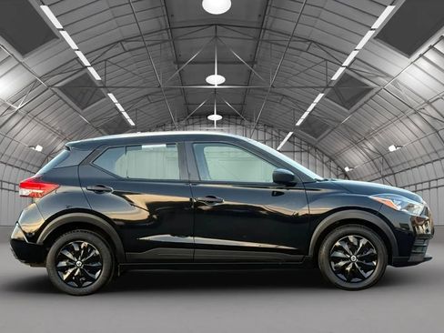 Used 2019 Nissan Kicks S FWD image 8