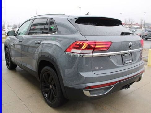 Used 2022 Volkswagen Atlas Cross Sport SE w/ Panoramic Sunroof Package image 4
