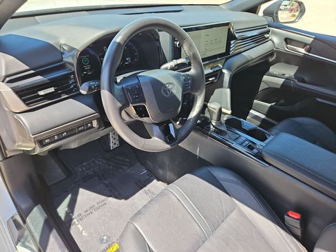Used 2025 Toyota Camry XSE FWD image 10