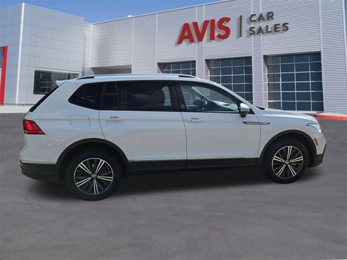 Used 2024 Volkswagen Tiguan SE image 7