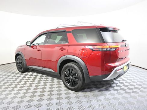 Used 2023 Nissan Pathfinder SL AWD/4WD image 4