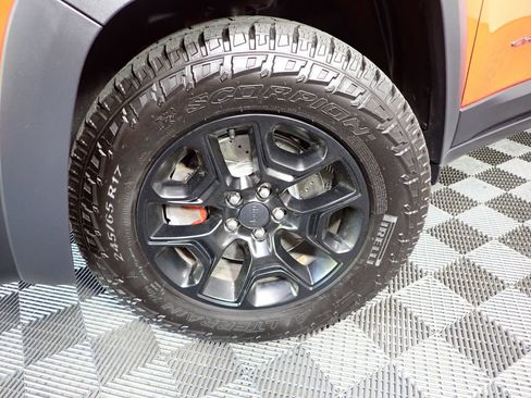 Used 2019 Jeep Cherokee Trailhawk w/ Comfort/Convenience Group AWD/4WD image 45