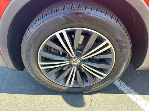 Used 2018 Volkswagen Tiguan SEL FWD image 25
