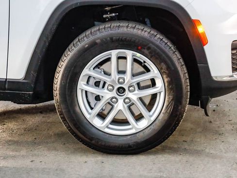 New 2025 Jeep Grand Cherokee L Laredo w/ Luxury Tech Group I image 11