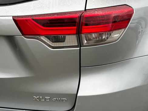 Used 2019 Toyota Highlander SE image 27