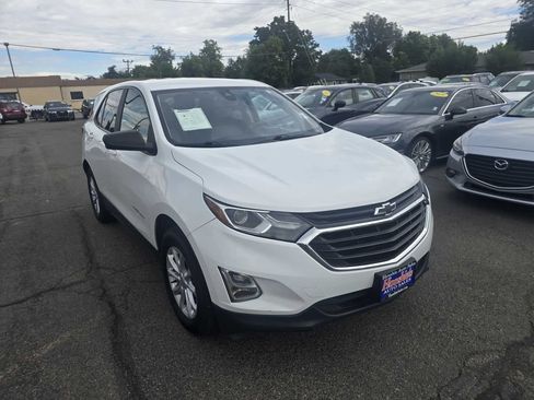 Used 2021 Chevrolet Equinox LS w/ LS Convenience Package AWD/4WD image 5