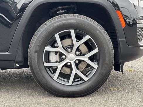 Used 2024 Jeep Grand Cherokee Limited image 41